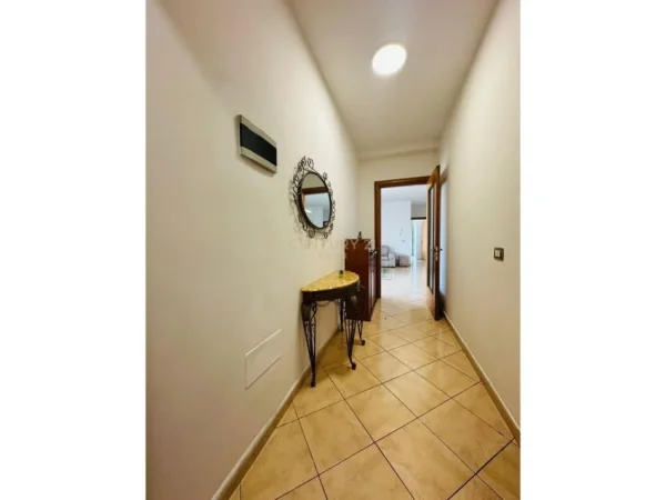 Tirane, jepet me qera apartament 2+1 Kati 10, 120 m² 600 € (Zogu zi)