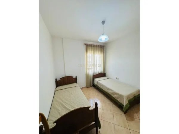 Tirane, jepet me qera apartament 2+1 Kati 10, 120 m² 600 € (Zogu zi)