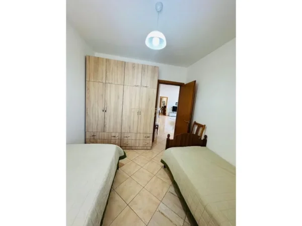 Tirane, jepet me qera apartament 2+1 Kati 10, 120 m² 600 € (Zogu zi)