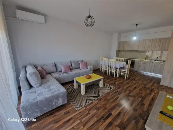 Tirane, jepet me qera apartament 2+1+Ballkon Kati 6, 100 m² 650 € (ASTIR)