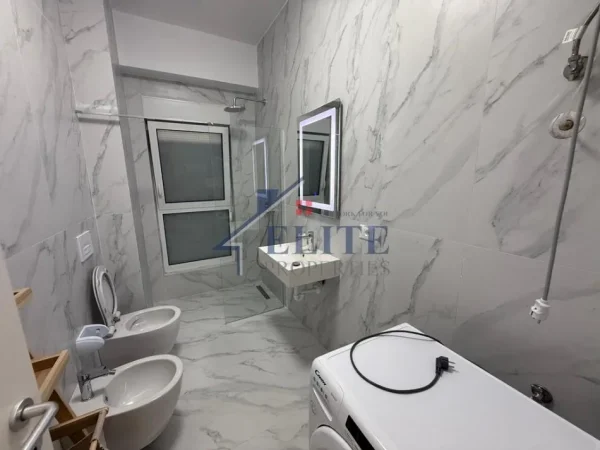 Tirane, jepet me qera apartament 1+1+Ballkon Kati 6, 65 m² 470 € (Residenca Kaimi)