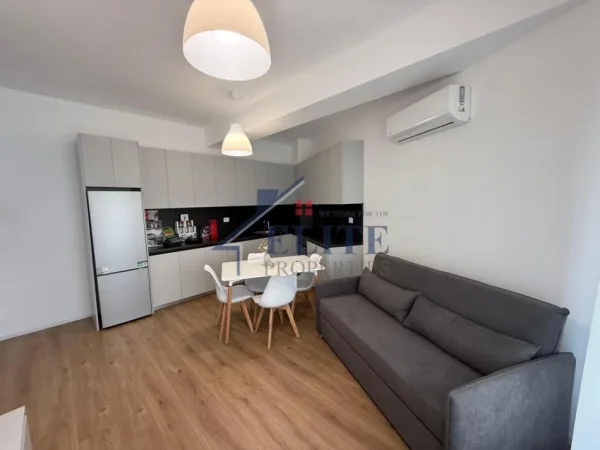 Tirane, jepet me qera apartament 1+1+Ballkon Kati 6, 65 m² 470 € (Residenca Kaimi)