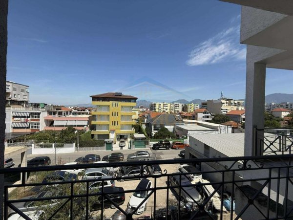 Tirane, jepet me qera apartament 2+1+Ballkon Kati 3, 110 m² 450 € (Prane Ardenos)