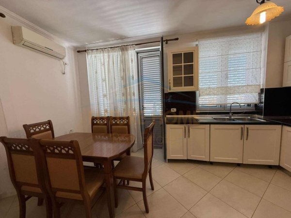 Tirane, jepet me qera apartament 2+1+Ballkon Kati 3, 110 m² 450 € (Prane Ardenos)