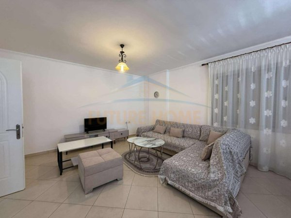 Tirane, jepet me qera apartament 2+1+Ballkon Kati 3, 110 m² 450 € (Prane Ardenos)