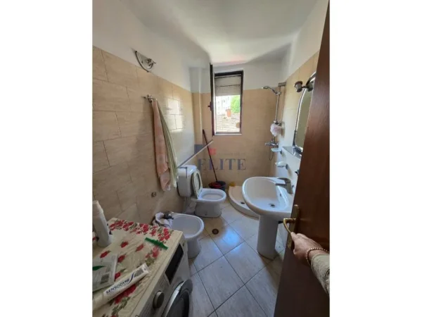 Tirane, shitet apartament 2+1 Kati 5, 70 m² 164.000 € (Rruga Muhamet Gjollesha)