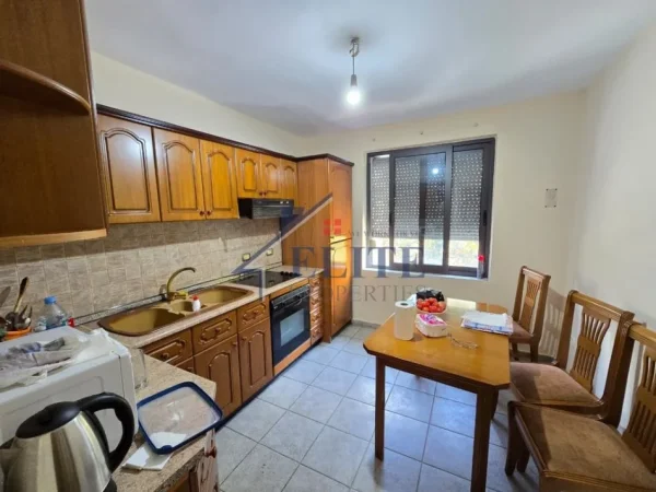 Tirane, shitet apartament 2+1 Kati 5, 70 m² 164.000 € (Rruga Muhamet Gjollesha)