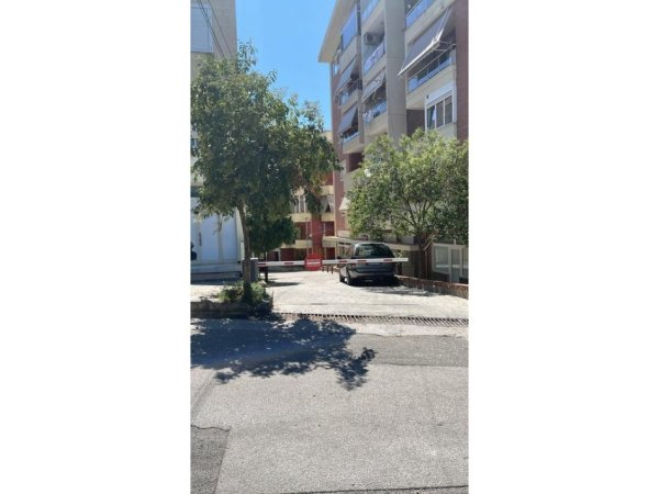 Tirane, jepet me qera apartament 1+1+Ballkon Kati 1, 45 m² 420 € (Fresku, Tirane)