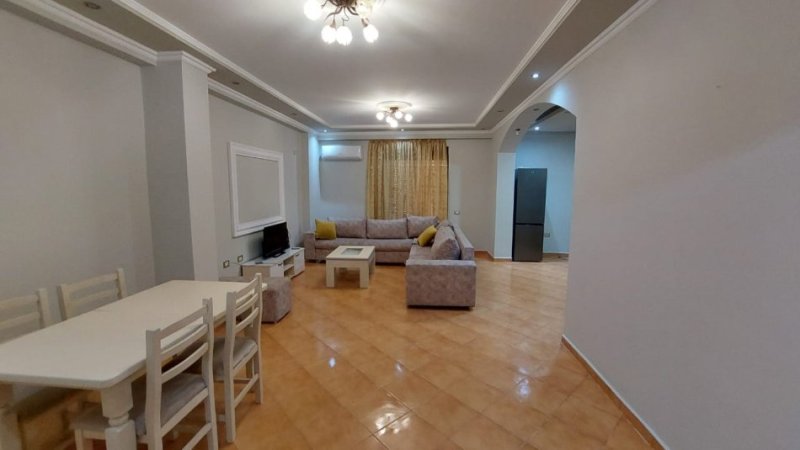 Tirane, jepet me qera apartament 2+1+Ballkon Kati 3, 95 m² 450 € (Rruga e thesarit)