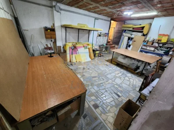 Tirane, jepet me qera ambjent biznesi Kati 0, 218 m² 500 € (Ali Demi, Tirane)