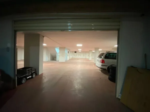 Tirane, shitet garazh | post parkimi Kati -1, 389 m² 240.000 € (Astir)