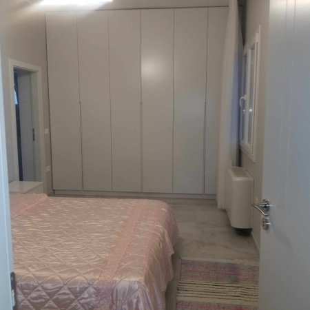 Tirane, jepet me qera Vile 1 Katshe Kati 1, 150 m² 800 € (Vilat Amerikane)