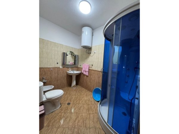Tirane, jepet me qera apartament 2+1 Kati 3, 115 m² 600 € (Tregu Elektrik)