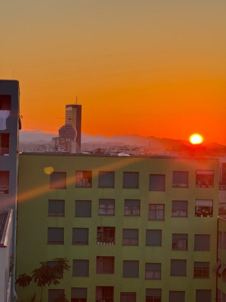Tirane, jap me qera 2+1 500 mije Ali Demi  pa komision