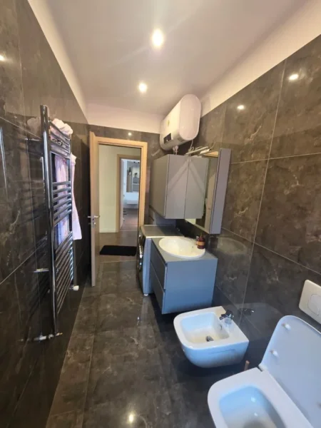 Tirane, jepet me qera apartament 2+1 Kati 6, 115 m² 750 € (Astir Green city)