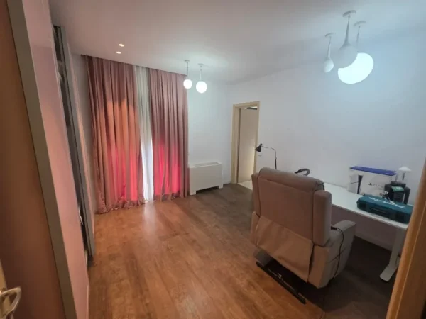 Tirane, jepet me qera apartament 2+1 Kati 6, 115 m² 750 € (Astir Green city)