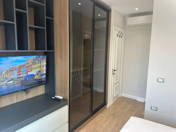 Tirane, jepet me qera apartament 2+1+Ballkon Kati 8, 85 m² 1.200 € (Rruga e Elbasanit)