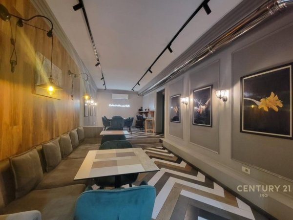 Tirane, jepet me qera dyqan buze rruge Kati 0, 102 m² 2.000 € (Myslym Shyri)