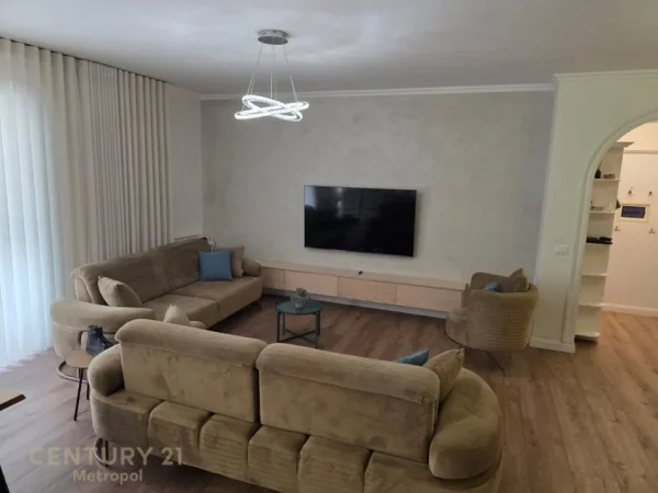 Tirane, jepet me qera apartament 2+1 Kati 3, 125 m² 800 € (Selite)