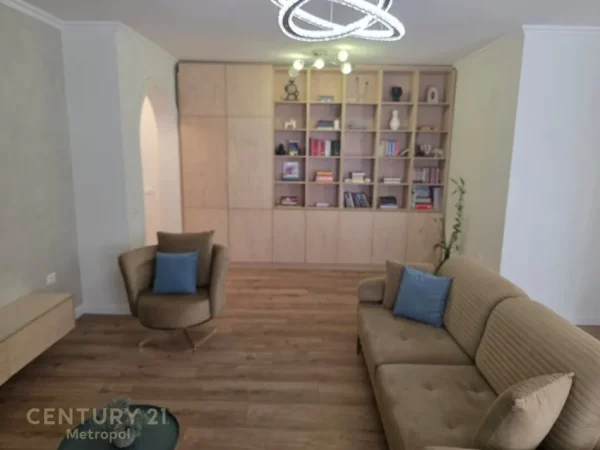 Tirane, jepet me qera apartament 2+1 Kati 3, 125 m² 800 € (Selite)