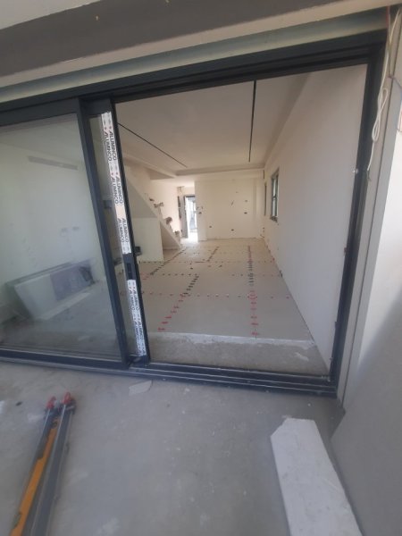 Tirane, ofroj Shtrim&Veshje pllakash mermeri