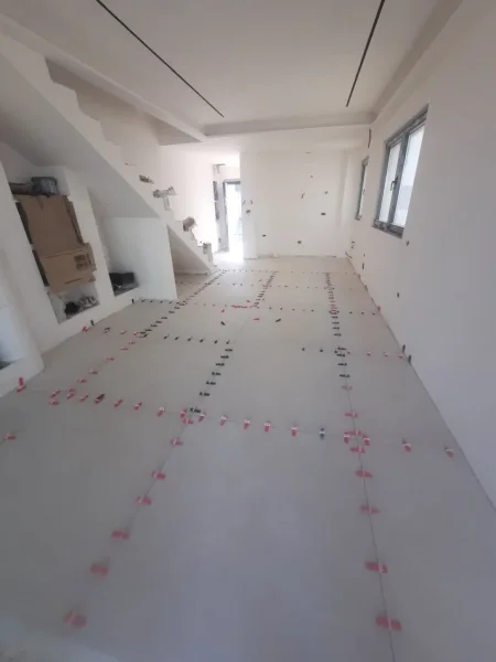 Tirane, ofroj Shtrim&Veshje pllakash mermeri