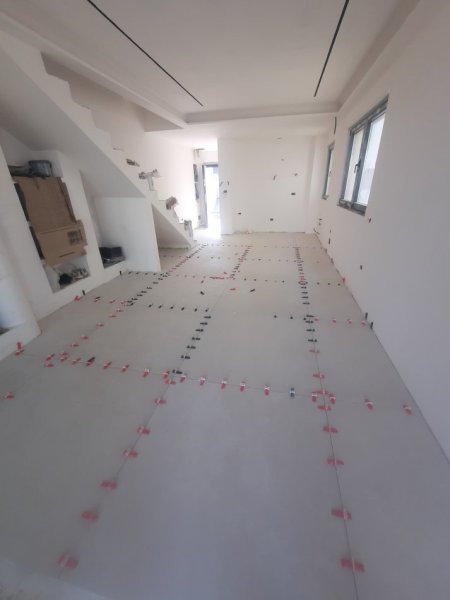 Tirane, ofroj Shtrim&Veshje pllakash mermeri