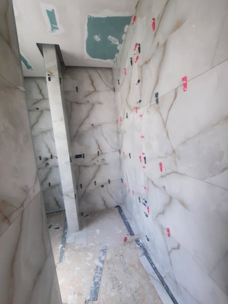 Tirane, ofroj Shtrim&Veshje pllakash mermeri