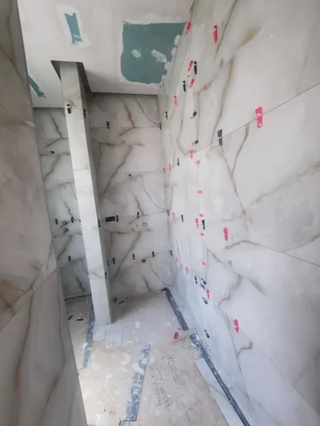 Tirane, ofroj Shtrim&Veshje pllakash mermeri