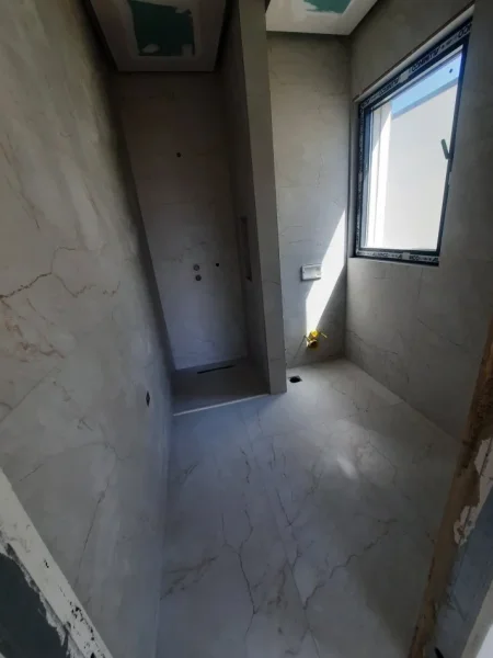 Tirane, ofroj Shtrim&Veshje pllakash mermeri