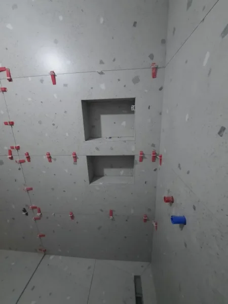 Tirane, ofroj Shtrim&Veshje pllakash mermeri