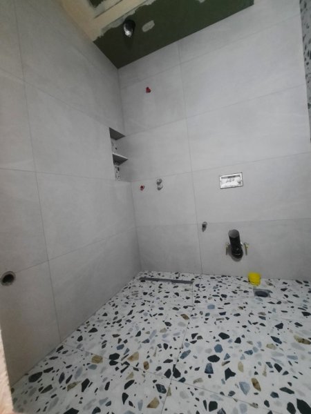 Tirane, ofroj Shtrim&Veshje pllakash mermeri