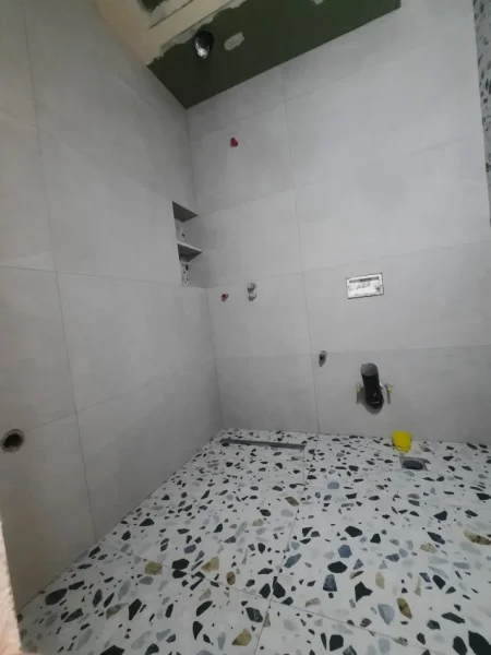 Tirane, ofroj Shtrim&Veshje pllakash mermeri