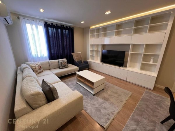 Tirane, jepet me qera apartament 3+1 Kati 7, 130 m² 1.000 € (Kompleksi Prestige)