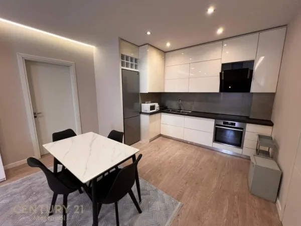 Tirane, jepet me qera apartament 3+1 Kati 7, 130 m² 1.000 € (Kompleksi Prestige)