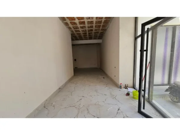Tirane, jepet me qera ambjent biznesi Kati 1, 104 m² 1.800 € (Mine Peza)