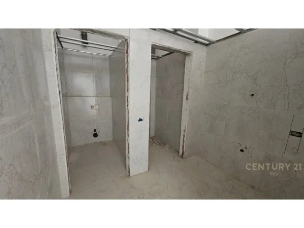 Tirane, jepet me qera ambjent biznesi Kati 1, 104 m² 1.800 € (Mine Peza)