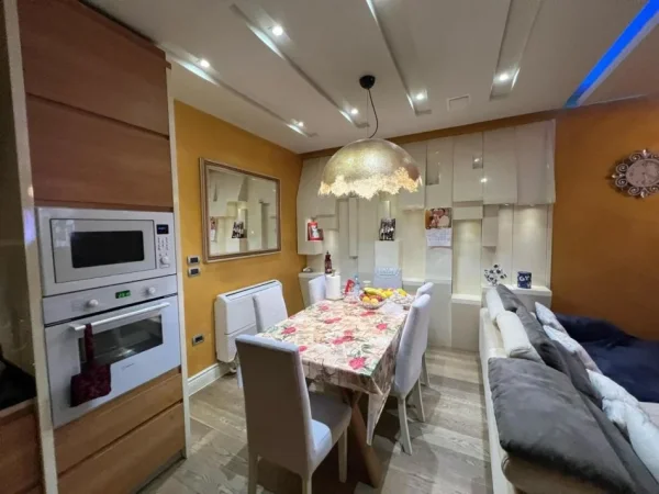 Tirane, jepet me qera apartament 3+1 Kati 5, 110 m² 750 € (Astir: Pran Bar Artisti)