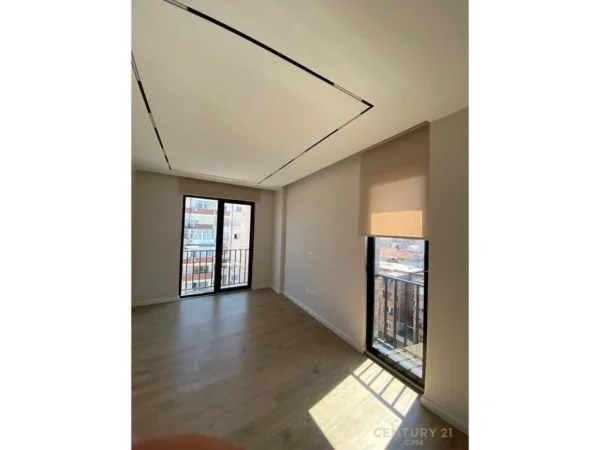 Tirane, jepet me qera zyre Kati 7, 128 m² 1.000 € (Siri Kodra)