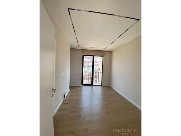 Tirane, jepet me qera zyre Kati 7, 128 m² 1.000 € (Siri Kodra)
