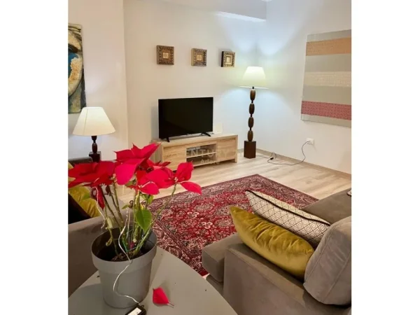 Tirane, jepet me qera apartament 2+1+Ballkon Kati 3, 99 m² 1.000 € (Delijorgji)