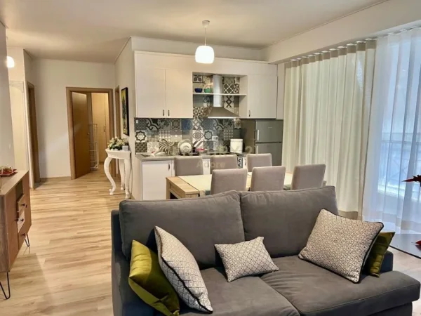 Tirane, jepet me qera apartament 2+1+Ballkon Kati 3, 99 m² 1.000 € (Delijorgji)