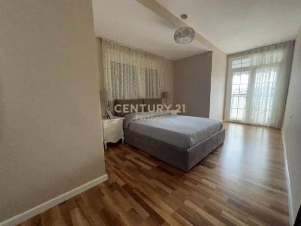 Tirane, jepet me qera apartament 1+1 Kati 5, 78 m² 750 € (Myslym shyri)