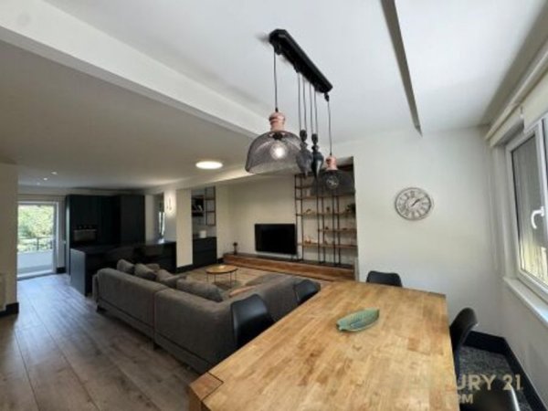 Tirane, jepet me qera apartament 3+1 Kati 3, 170 m² 1.700 € (Sunrise Rezidence)