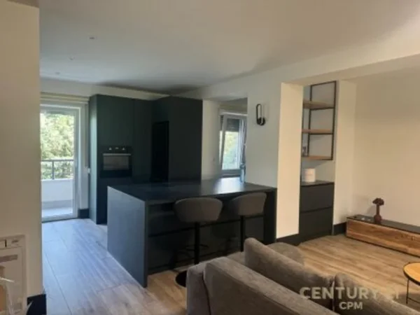 Tirane, jepet me qera apartament 3+1 Kati 3, 170 m² 1.700 € (Sunrise Rezidence)