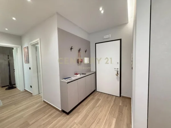 Tirane, jepet me qera apartament 2+1+Ballkon Kati 2, 120 m² 1.500 € (Rezidenca Sofia)