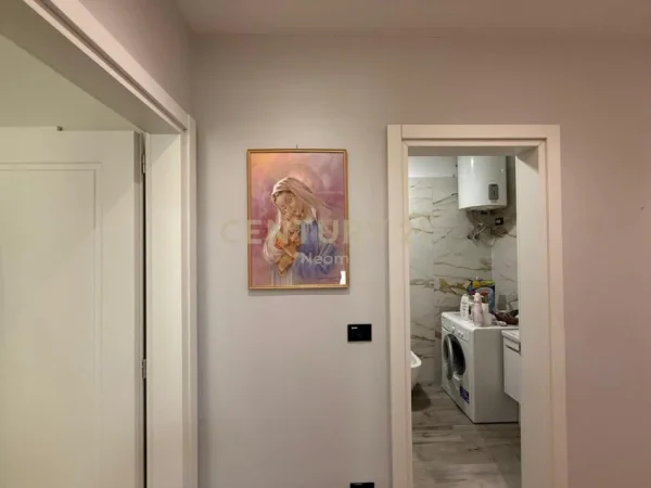 Tirane, jepet me qera apartament 2+1+Ballkon Kati 2, 120 m² 1.500 € (Rezidenca Sofia)