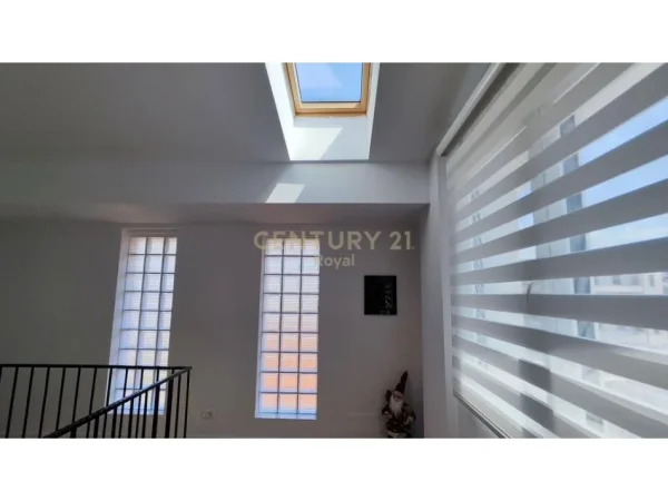 Tirane, jepet me qera ambjent biznesi Kati 3, 313 m² 1.500 € (Yzberisht)