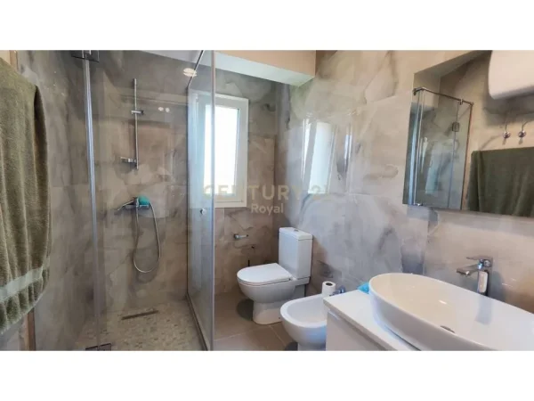Tirane, jepet me qera ambjent biznesi Kati 3, 313 m² 1.500 € (Yzberisht)