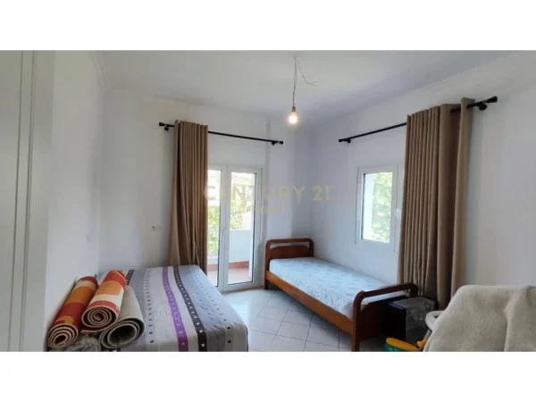 Tirane, jepet me qera ambjent biznesi Kati 3, 313 m² 1.500 € (Yzberisht)